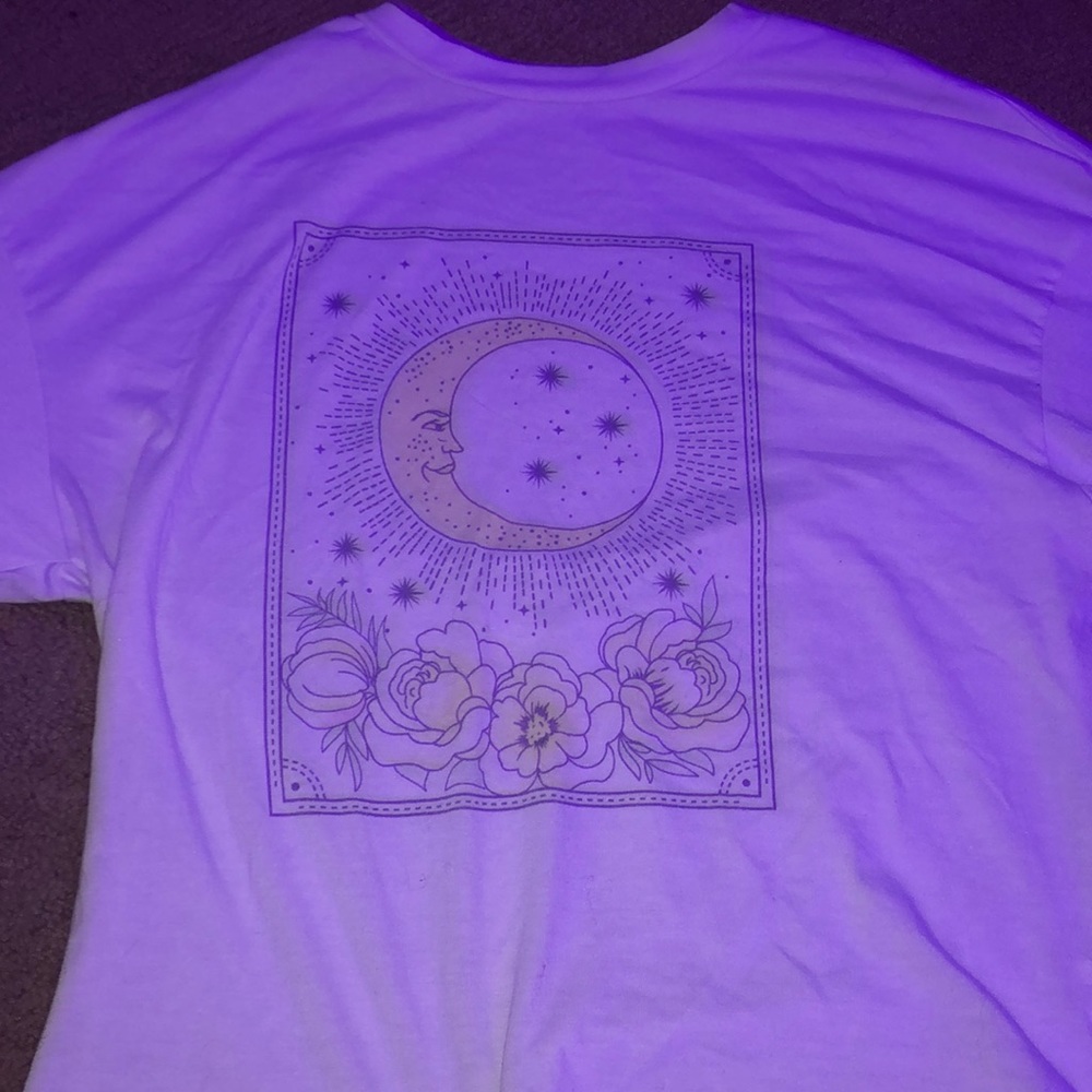 White graphic tshirt